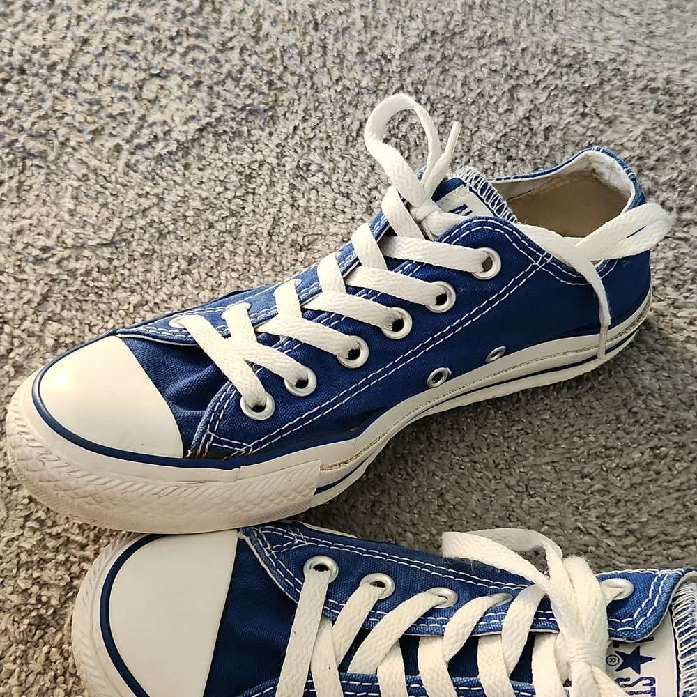 Blue low-top converse - Picture 2 of 13